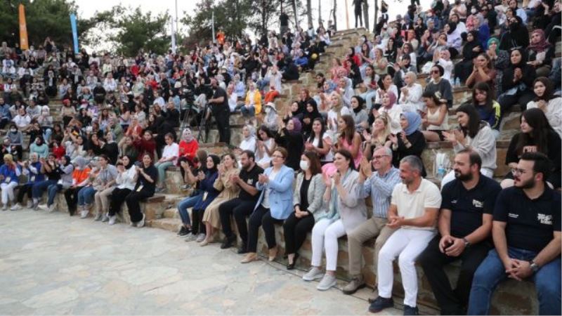 Aile ve Sosyal Hizmetler Bakanı Yanık gençlerle buluştu: