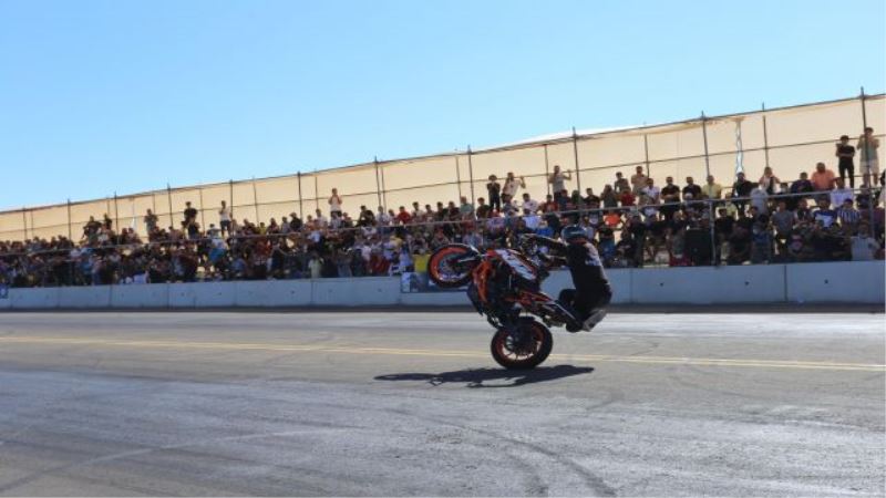Kepez’de motodrag yarışları nefesleri kesti