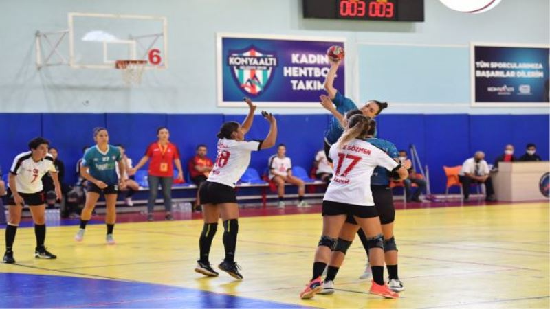 Mavi Kelebekler sezonu galibiyetle açtı