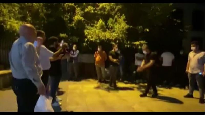 ÜNİVERSİTE ÖĞRENCİLERİ PARKTA SABAHLADI