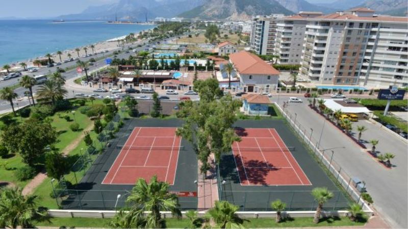 Konyaaltı Belediyesi’nden ücretsiz tenis kortu